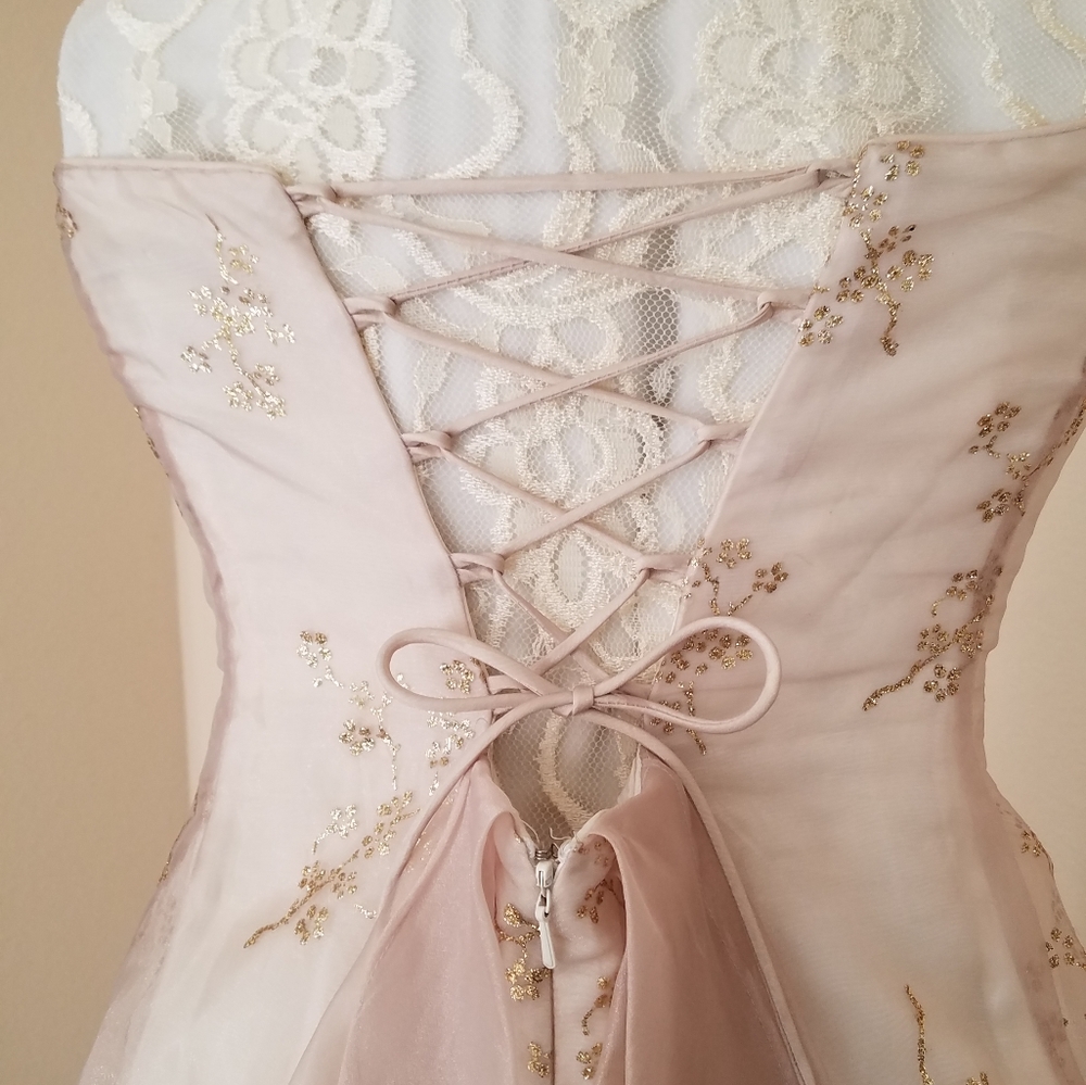 Gown - Picture 4 of 4